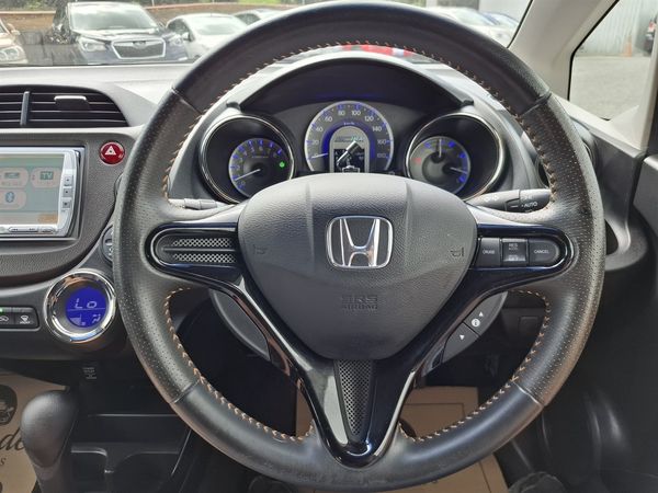 2012 Honda Fit Shuttle.Hybrid.Rear camera. Carousel 5