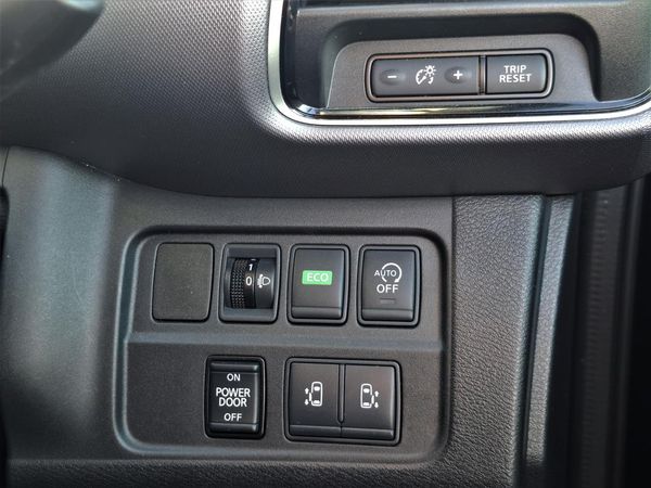 2017 Nissan Serena Hybrid.8 seats.Rear cam.Cruise control. Carousel 12