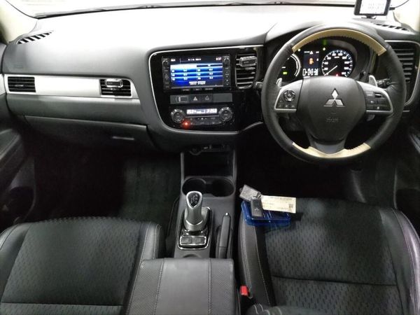 2013 Mitsubishi Outlander PHEV 4WD G NAVI PACKAGE Carousel 7