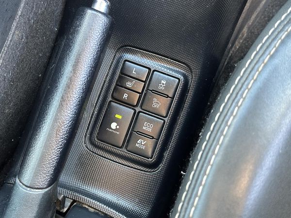2018 Toyota Aqua G.Leather.8 Airbags.Cruise control.Lane assist.Safety radar. Carousel 7