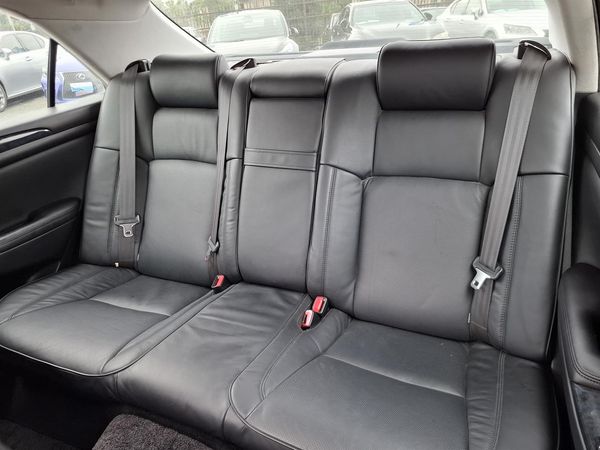 2005 Toyota Crown Athlete.Sunroof.Leather.Cruise control.Rear camera.Alarm. Carousel 3