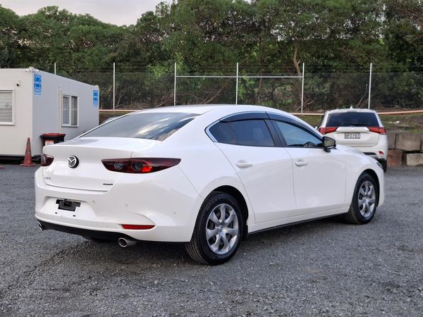 2021 Mazda 3 HUD.Rear camera.Radar cruise.Park sensors. Carousel 16