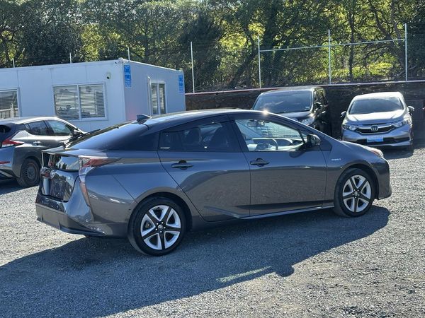 2018 Toyota Prius G.Leather.HUD.Radar cruise.Lane assist.Park sens.Alarm.8 Airbags. Carousel 17