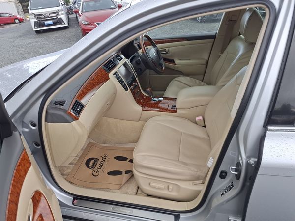 2005 Toyota Crown Royal Saloon.Reversing Camera.SRS Airbags Carousel 1