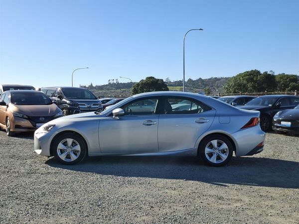 2017 Lexus IS 300h Radar cruise.Blind spot.Lane assist.Alarm.10 Airbags. Carousel 13