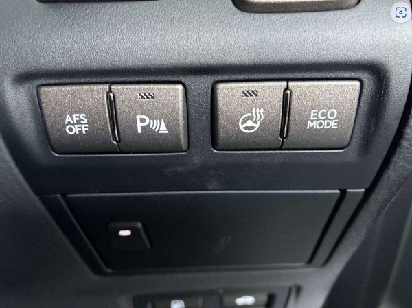 2012 Lexus LS 460 Transit SZ I Package Sun Roof Low km Carousel 8
