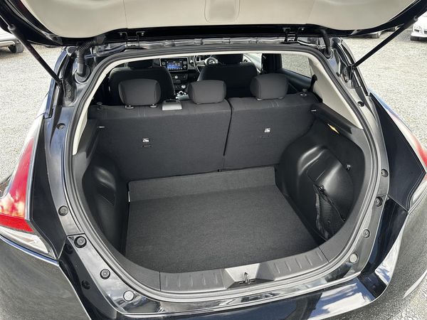 2019 Nissan Leaf 40KW.SOH 95%.Pro-pilot.360°camera.10 Airbags.Alarm. Carousel 19
