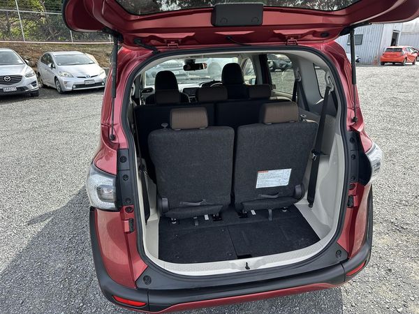 2018 Toyota Sienta Hybrid G.7 seats.Lane assist.Safety radar.Button start. Carousel 19