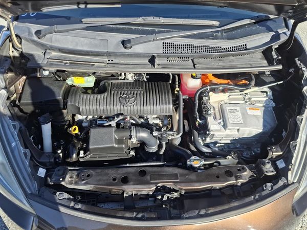 2016 Toyota Sienta Hybrid G.7 seats.Lane assist.Safety radar.Button start. Carousel 3