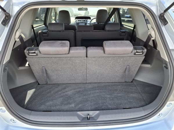 2013 Toyota Prius Alpha S.7 seater.Rear camera.8 Airbags. Carousel 8