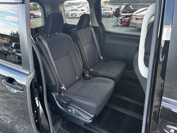 2017 Toyota Voxy Hybrid.Safety radar.Lane assist.Rear cam.Electic doors. Carousel 5