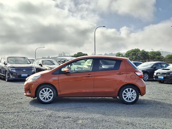 2017 Toyota Vitz Hybrid Push Start Carousel 10