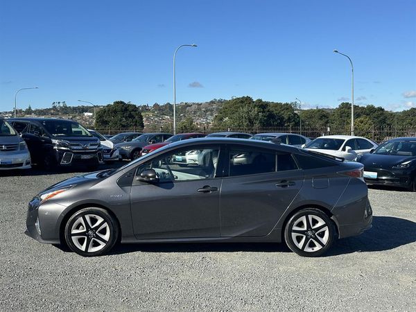 2018 Toyota Prius G.Leather.HUD.Radar cruise.Lane assist.Park sens.Alarm.8 Airbags. Carousel 14