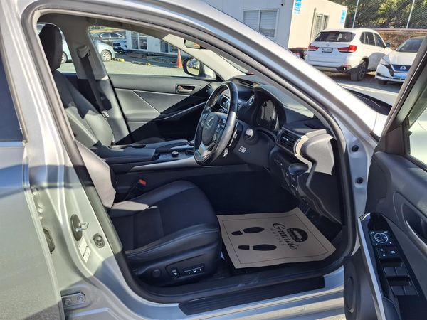 2017 Lexus IS 300h Radar cruise.Blind spot.Lane assist.Alarm.10 Airbags. Carousel 18