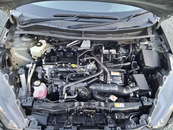 2022 Toyota Yaris Hybrid.Radar cruise.Lane assist.Park sensors.Alarm.Button start. Carousel 9