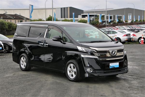 2017 Toyota Vellfire 8 seats.Rear camera.Park sensors.10 Airbags.Button start.