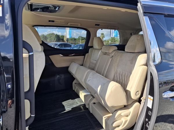 2016 Toyota Vellfire V spec.8 seats.Cruise control.Park sens.Alloys.8 Airbags. Carousel 5