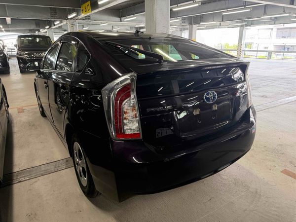 2015 Toyota Prius Transit Low km Hybrid S model Carousel 3