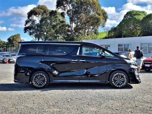 2016 Toyota Vellfire V spec.8 seats.Cruise control.Park sens.Alloys.8 Airbags. Carousel 17