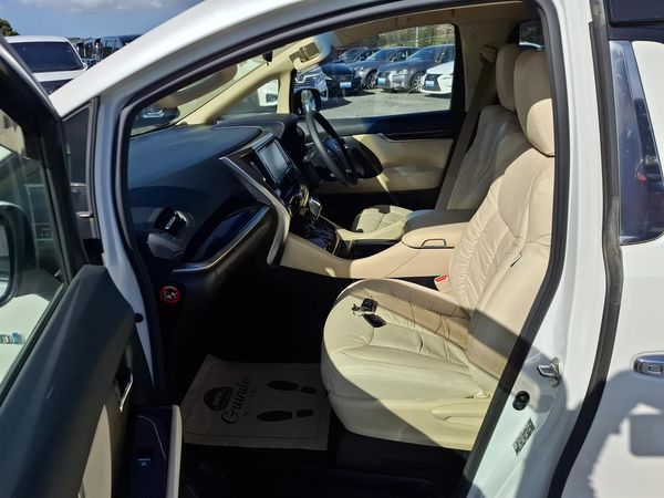 2015 Toyota Alphard Hybrid.Cruise control.Rear cam.Park sensors.Elec doors.8 SRS Airbags Carousel 5