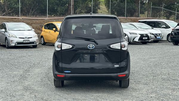 2017 Toyota Sienta Hybrid G.7 seats.Lane assist.Safety radar.Button start.Alloys Carousel 13