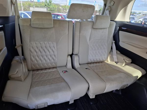 2016 Toyota Vellfire V spec.8 seats.Cruise control.Park sens.Alloys.8 Airbags. Carousel 6
