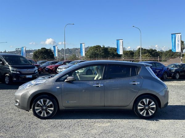 2017 Nissan Leaf 30KW.SOH 75%.BOSE.360°camera.Cruise control. Carousel 14