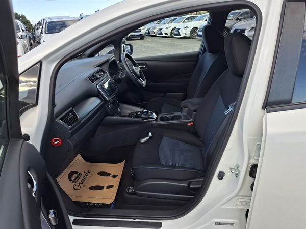 2021 Nissan Leaf 87.22% Soh English Grade 4,5 Cruise control Carousel 3