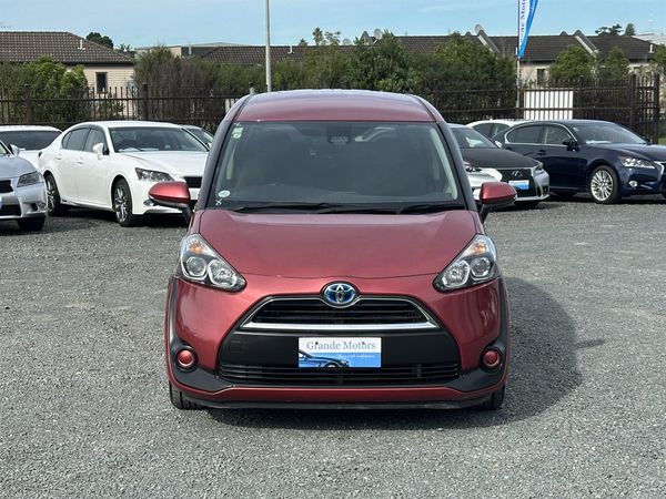 2018 Toyota Sienta Hybrid G.7 seats.Lane assist.Safety radar.Button start. Carousel 11