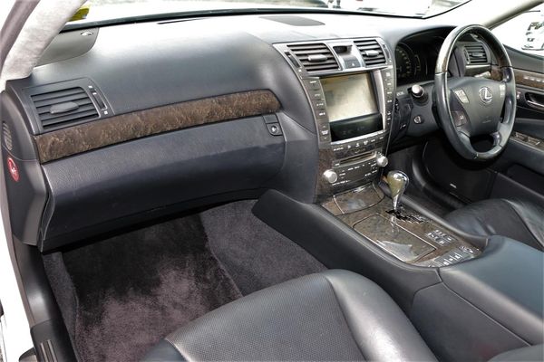 2011 Lexus LS 600 Hybrid.Leather.Sunroof.Heated/cooler seats Carousel 5