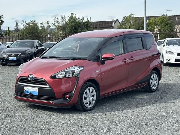 2018 Toyota Sienta Hybrid G.7 seats.Lane assist.Safety radar.Button start. Carousel 13