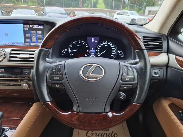 2013 Lexus LS 460 Leather.Cruise control.Park sens.Rear cam.Alarm.10 SRS Airbags. Carousel 7