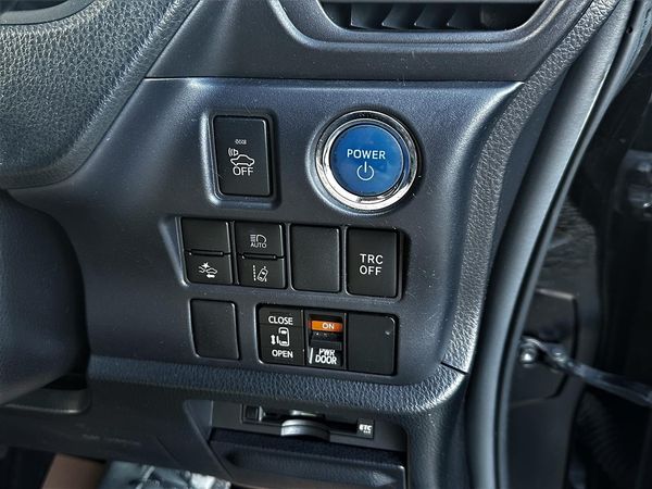 2017 Toyota Voxy Hybrid.Safety radar.Lane assist.Rear cam.Electic doors. Carousel 9