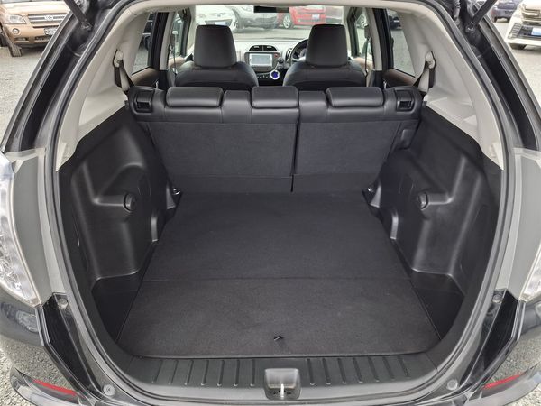 2012 Honda Fit Shuttle.Hybrid.Rear camera. Carousel 4