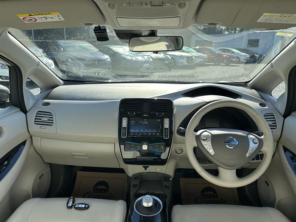 2017 Nissan Leaf 30KW.SOH 75%.BOSE.360°camera.Cruise control. Carousel 5