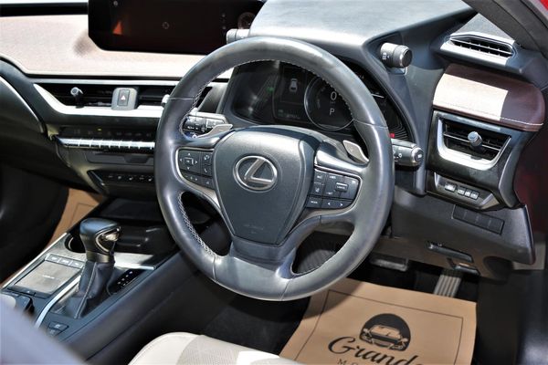 2020 Lexus UX 250H Leather.Lane assist.Radar cruise.Park sens.Alarm.10 Airbags. Carousel 1