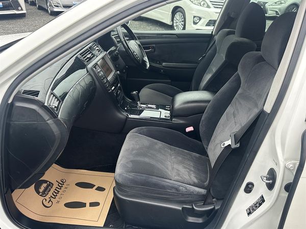2005 Toyota Crown Athlete.50th Anniversary.Cruise control.Rear camera. Carousel 3