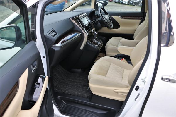 2019 Toyota Vellfire 8 seater.Rear cam.Radar cruise.Park sensors.8 Airbags. Carousel 2