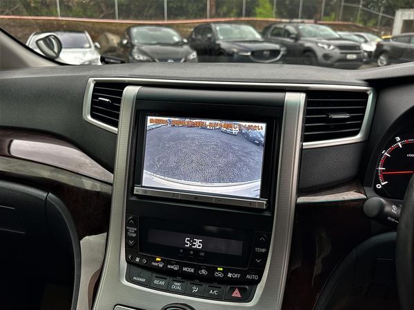 2013 Toyota Alphard 8 seater.Rear camera.Park sensors.Cruise control.8 SRS Airbags. Carousel 8