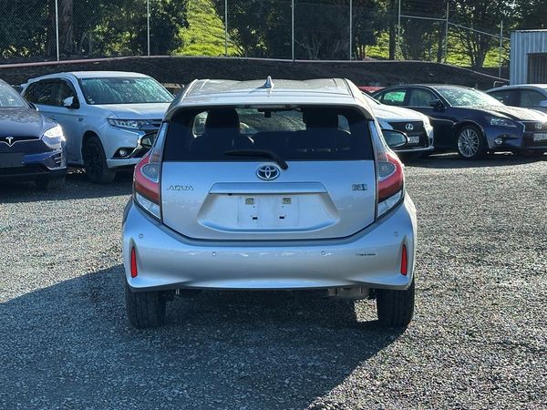 2018 Toyota Aqua G.Leather.8 Airbags.Cruise control.Lane assist.Safety radar. Carousel 16
