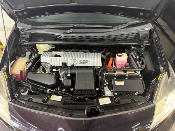 2015 Toyota Prius Transit Low km Hybrid S model Carousel 9