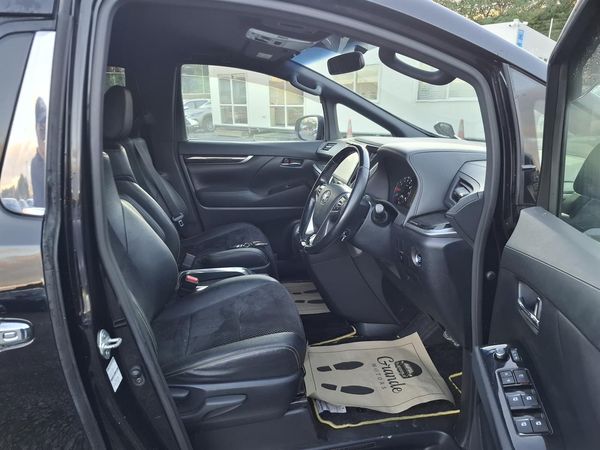 2016 Toyota Vellfire Z.Golden Eye.7seats.Cruise control.9 SRSAirbags. Carousel 3