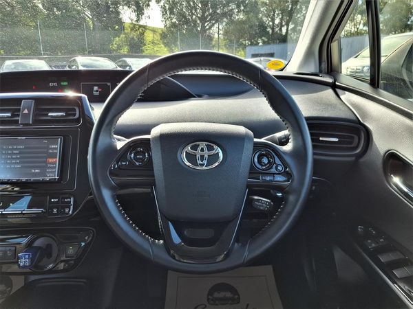 2020 Toyota Prius S.Radar cruise.Lane assist.Safety radar.Rear cam.8 Airbags. Carousel 7