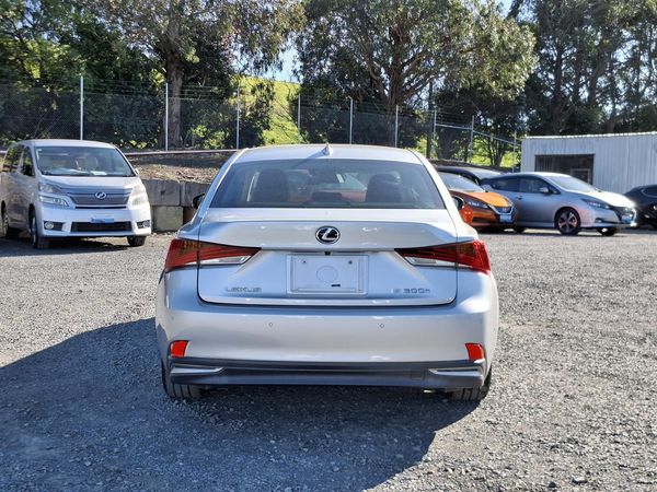 2017 Lexus IS 300h Radar cruise.Blind spot.Lane assist.Alarm.10 Airbags. Carousel 14