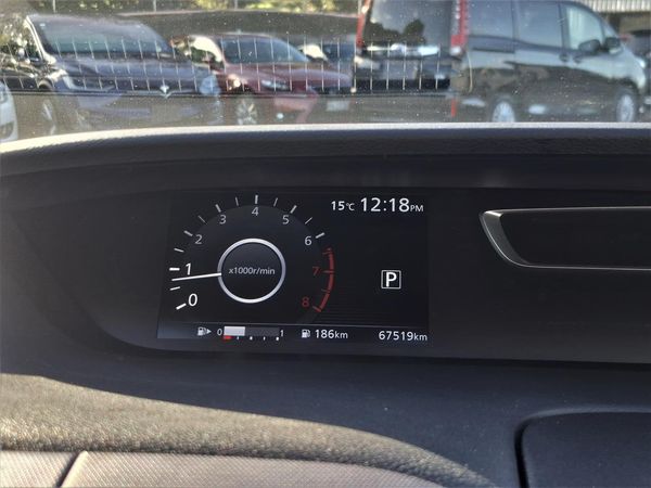 2017 Nissan Serena Hybrid.8 seats.Rear cam.Cruise control. Carousel 10