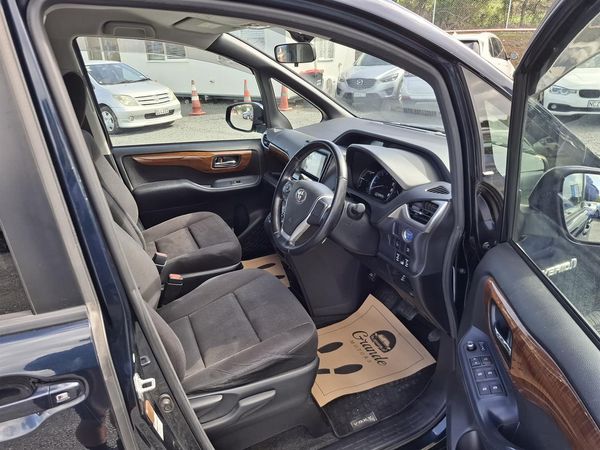 2015 Toyota Voxy HYBRID. 7 Seater.Cruise Control.Rear camera. Carousel 1