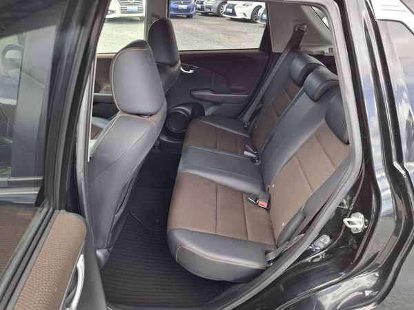 2012 Honda Fit Shuttle.Hybrid.Rear camera. Carousel 1