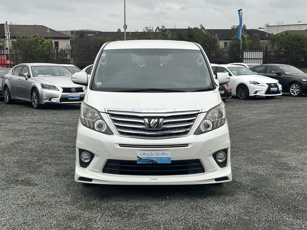 2013 Toyota Alphard 8 seater.Rear camera.Park sensors.Cruise control.8 SRS Airbags. Carousel 11