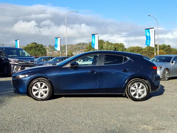 2023 Mazda 3 HUD.Rear camera.Radar cruise.Park sensors. Carousel 13