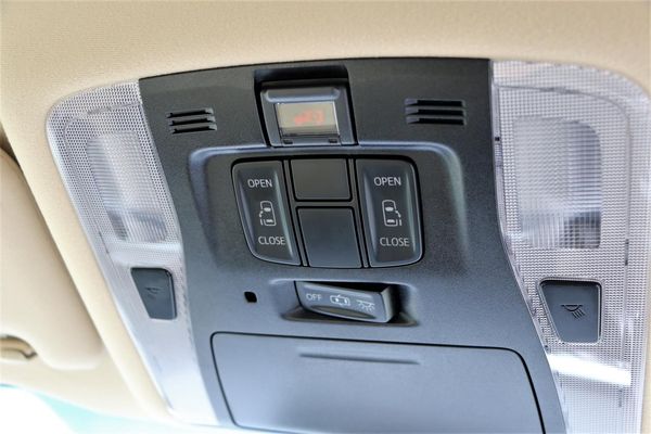 2019 Toyota Vellfire 8 seater.Rear cam.Radar cruise.Park sensors.8 Airbags. Carousel 6